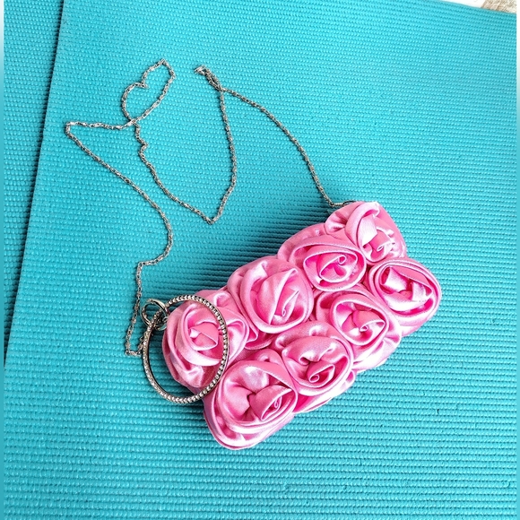 NWT Bella Collection Pink Roses Crossbody Clutch Chain Strap Small - Picture 8 of 10